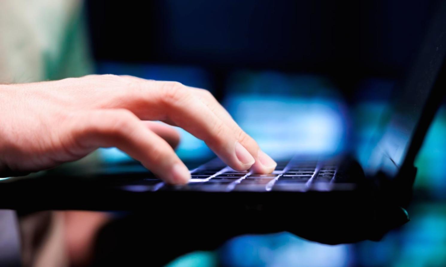 Ambiente di apprendimento yorvenatio con postazioni moderne per lo sviluppo di framework per giochi mobile